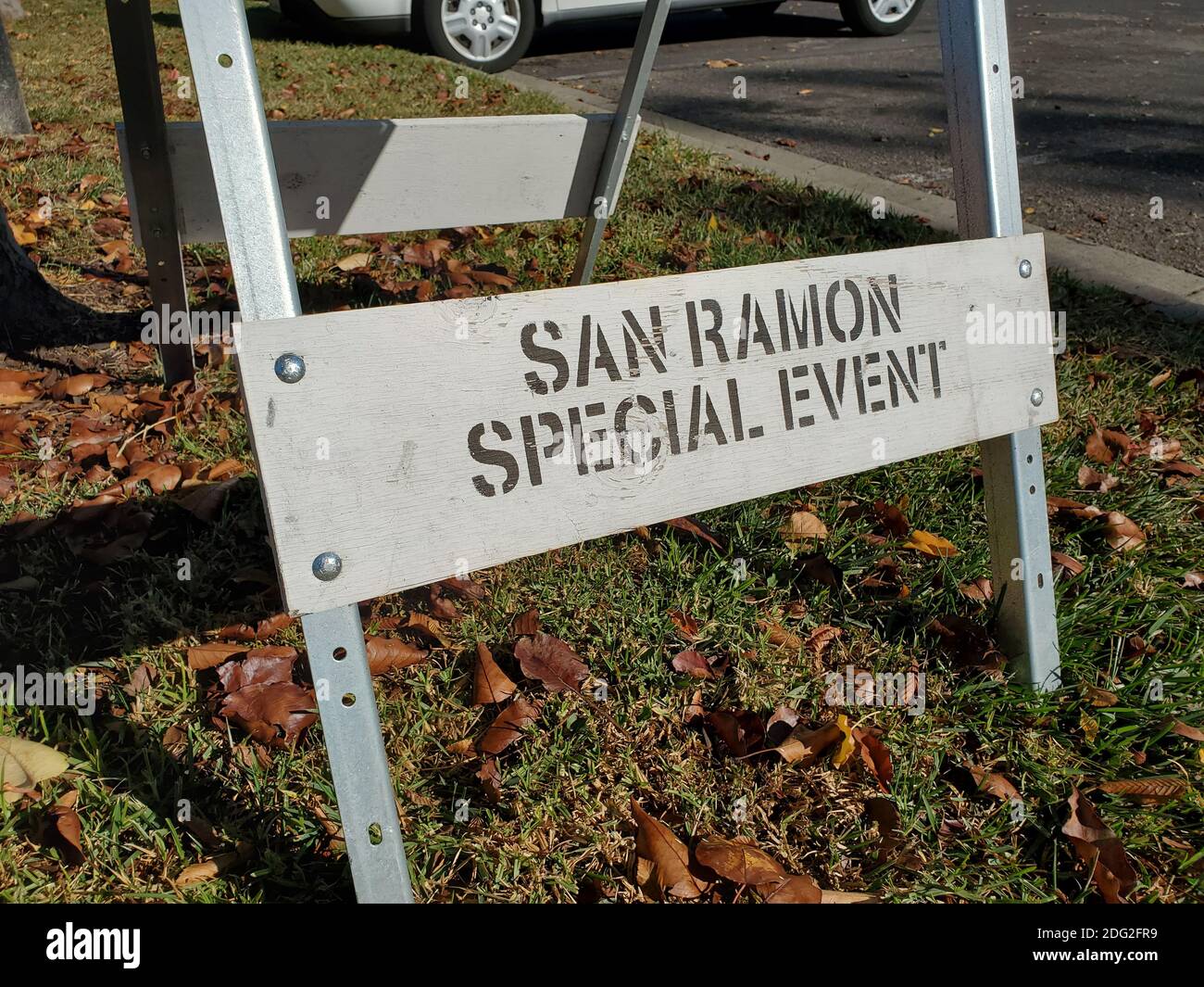 Nahaufnahme eines Schildes mit der Aufschrift 'San Ramon Special Event' in San Ramon, Kalifornien, 15. November 2020. () Stockfoto