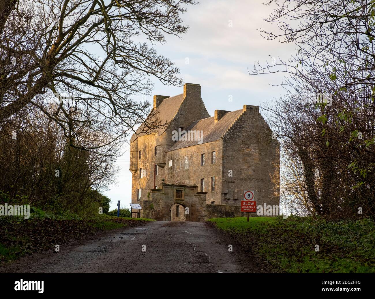 Midhope schloss, Abercorn, Hopetoun Immobilien, South Queensferry. Die Burg ist Fictionally als 'Lallybroch', der in der Outlander tv-Serie bekannt. Stockfoto