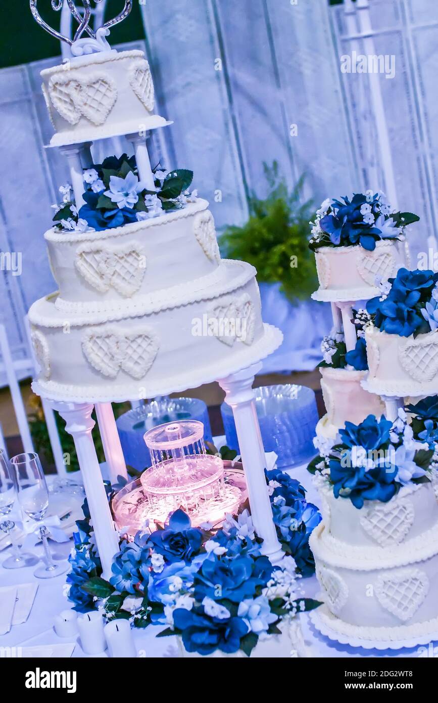 Hochzeitstorte Brunnen Stockfotos Und Bilder Kaufen Alamy