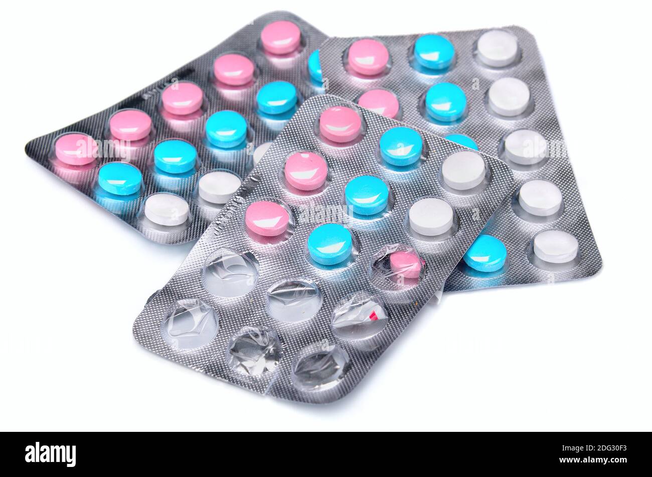 Pillen in Blisterpackungen auf weißem Hintergrund Stockfoto