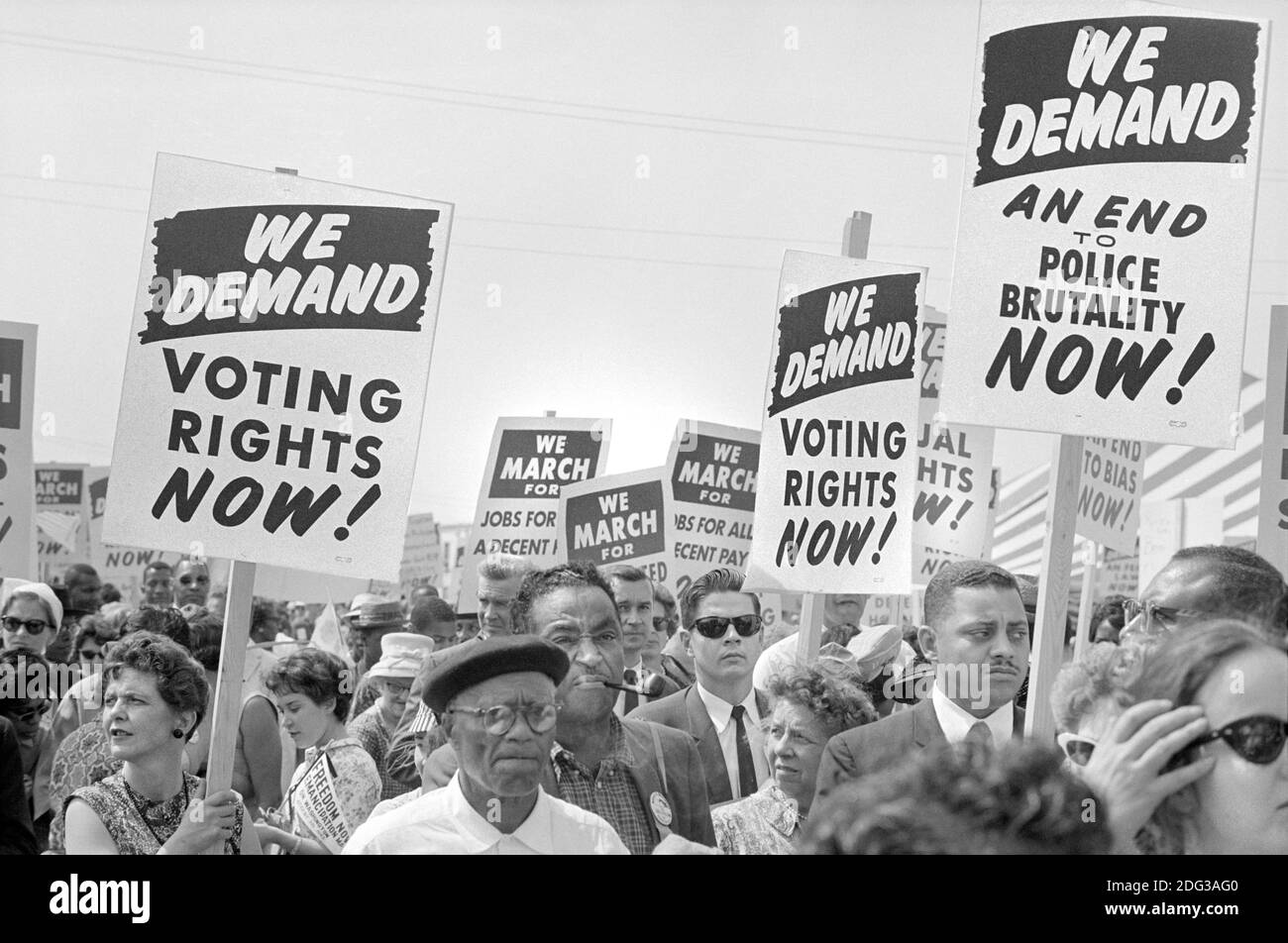 Protestierende mit Schildern auf dem Marsch auf Washington für Arbeitsplätze und Freiheit, Washington, D.C., USA, Foto von Marion S. Trikosko, 28. August 1963 Stockfoto