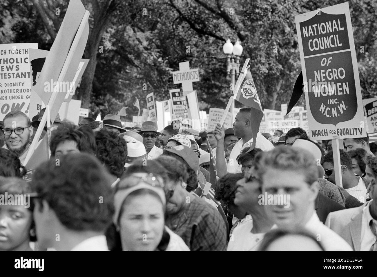 Protestierende mit Schildern auf dem Marsch auf Washington für Arbeitsplätze und Freiheit, Washington, D.C., USA, Foto von Marion S. Trikosko, 28. August 1963 Stockfoto