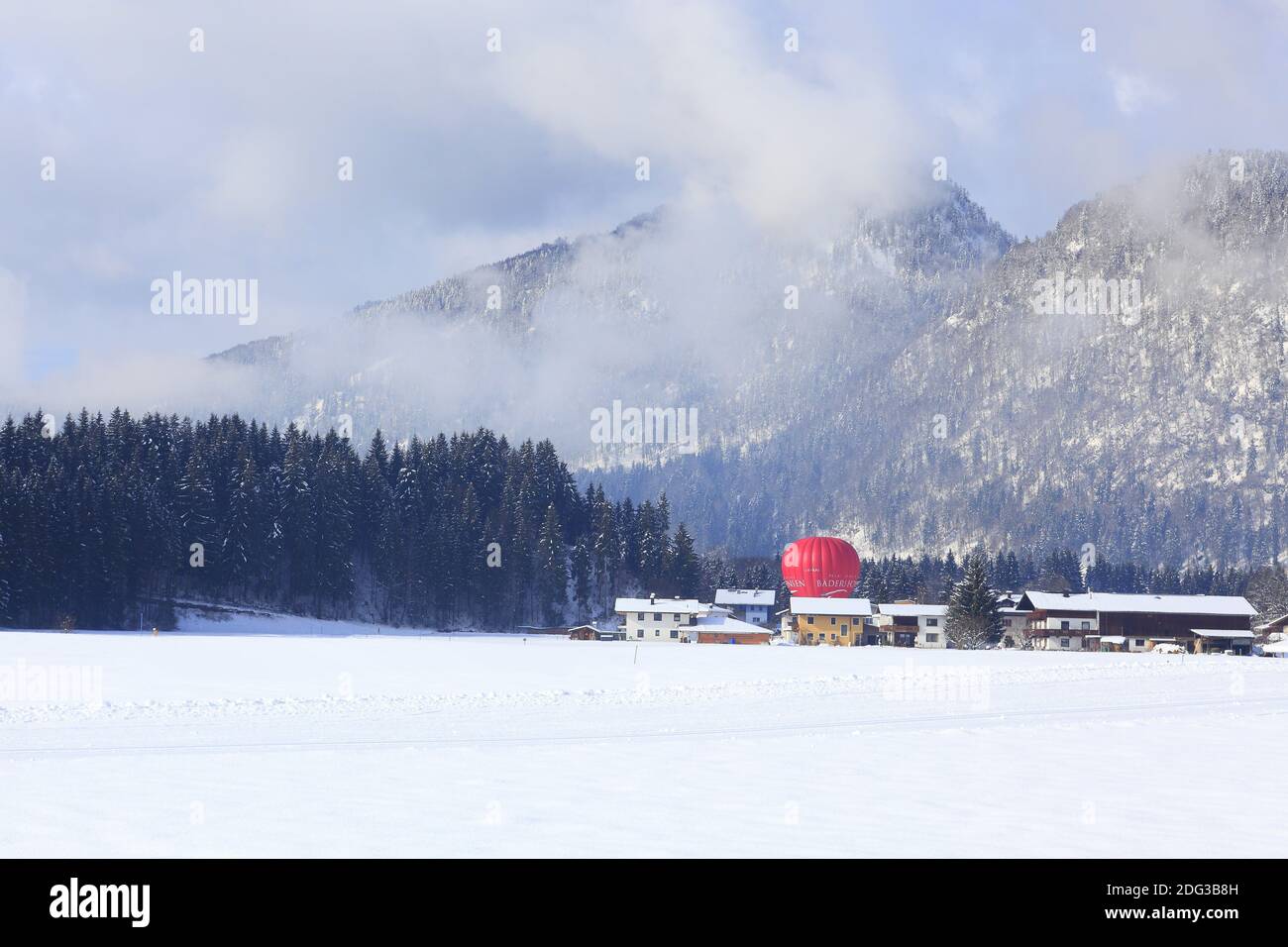 Heißluftballonfahrten in KÃ¶ssen, Tirol Stockfoto