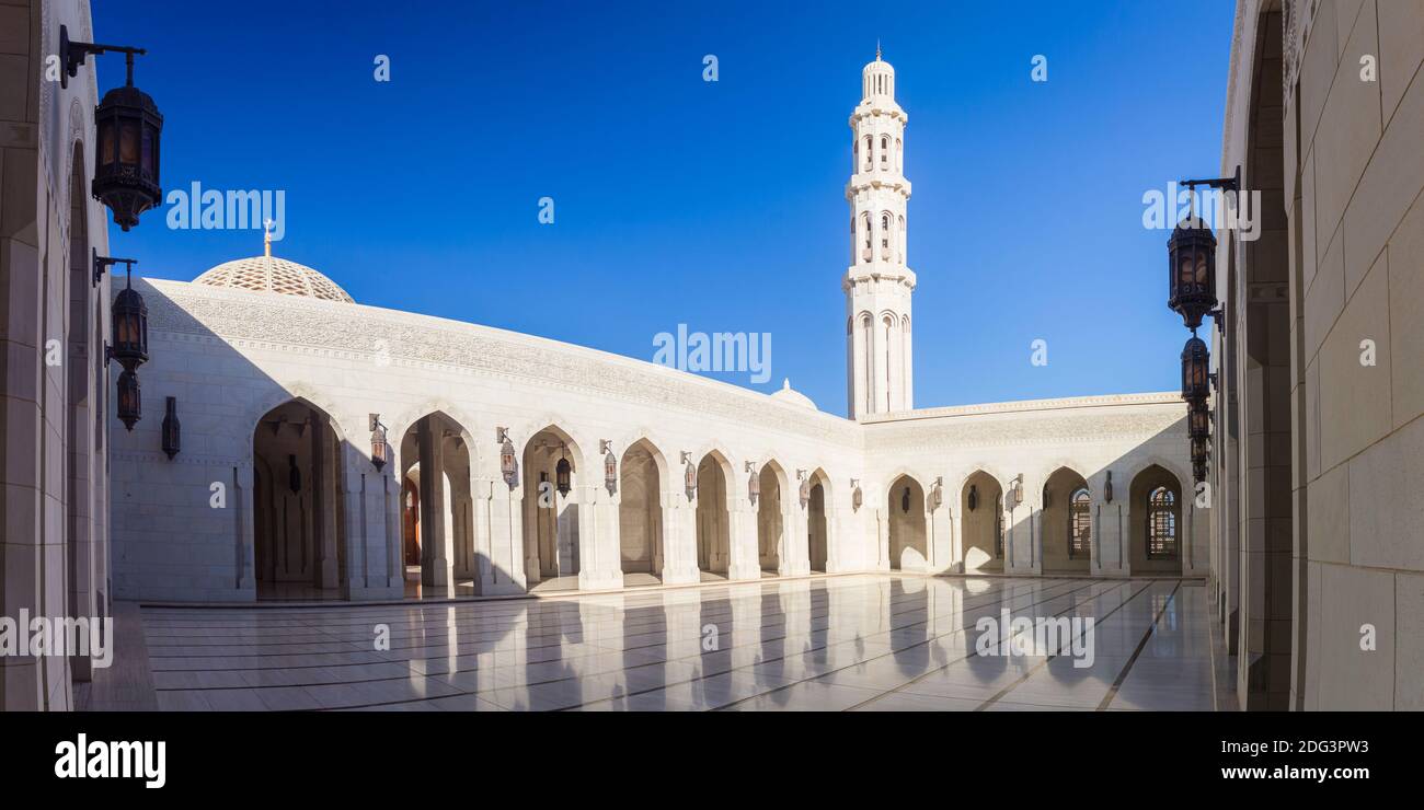 Sultan Qaboos Moschee an sonnigen Tag, Maskat, Muscat Governorate, Oman Stockfoto