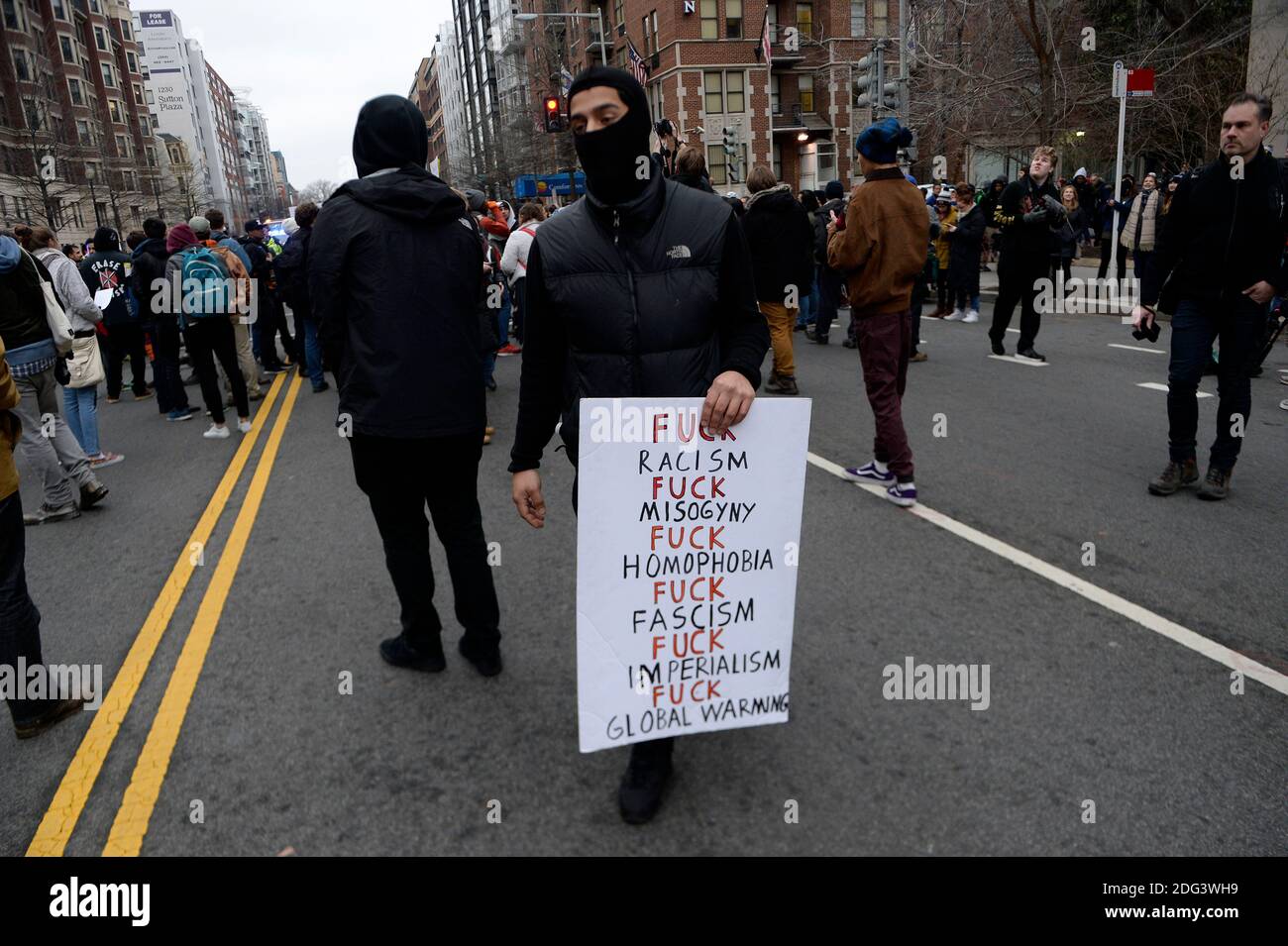 Demonstranten blockieren die K-Straße, um zu versuchen, die Amtseinführung von Präsident Donald Trump am 20. Januar 2017 in Washington, DC zu stören..Foto von Olivier Douliery/Abaca Stockfoto