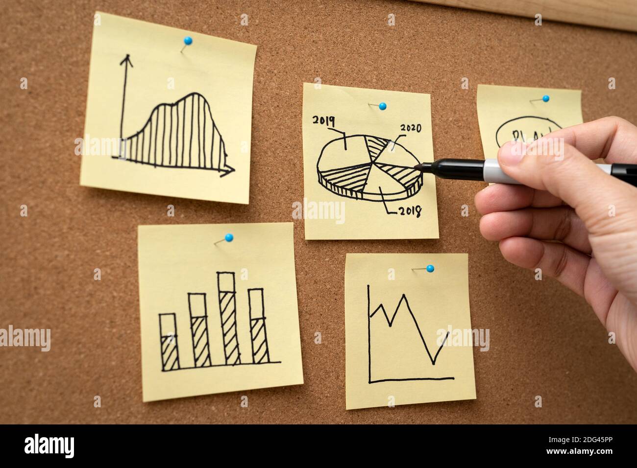 Überprüfung von Geschäftsgraphen und Statistiken Stockfoto