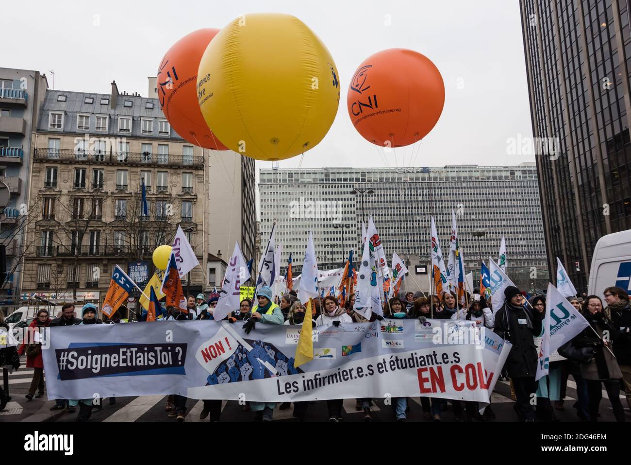 Krankenschwestern demonstrieren für die Verbesserung ihrer Arbeitsbedingungen in Paris, Frankreich, 24. Januar 2017. Foto von Samuel Boivin/ABACAPRESS.COM Stockfoto