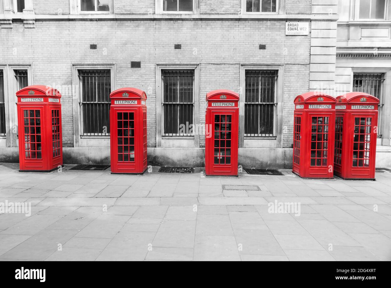 Bild von britischen Phoneboxen in London, UK, mit selektiver Farbgebung verarbeitet Stockfoto