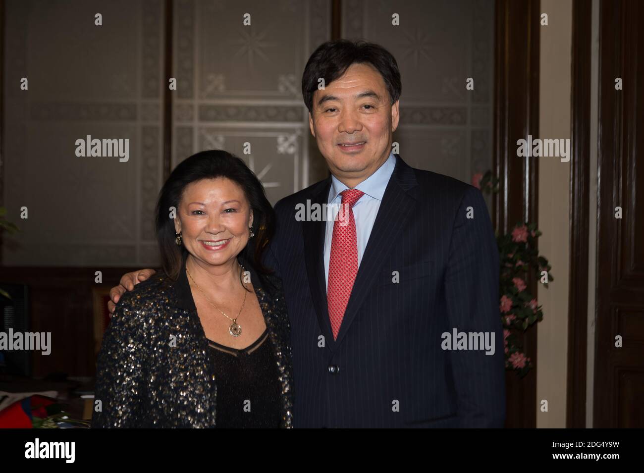 Der chinesische Botschafter in Frankreich Zhai Jun und Jeanne d'Hauteserre, die am 2. Februar 2017 in Paris, Frankreich, an der bei Show teilnahmen. Foto von Nicolas Genin/ABACAPRESS.COM Stockfoto