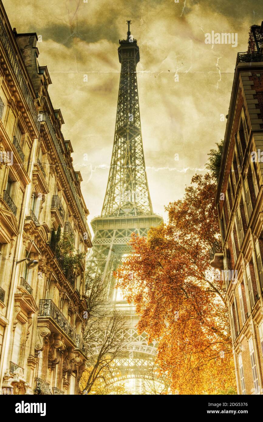 Vintage-Stil Bild mit Blick auf den Eiffelturm in Paris, Frankreich Stockfoto