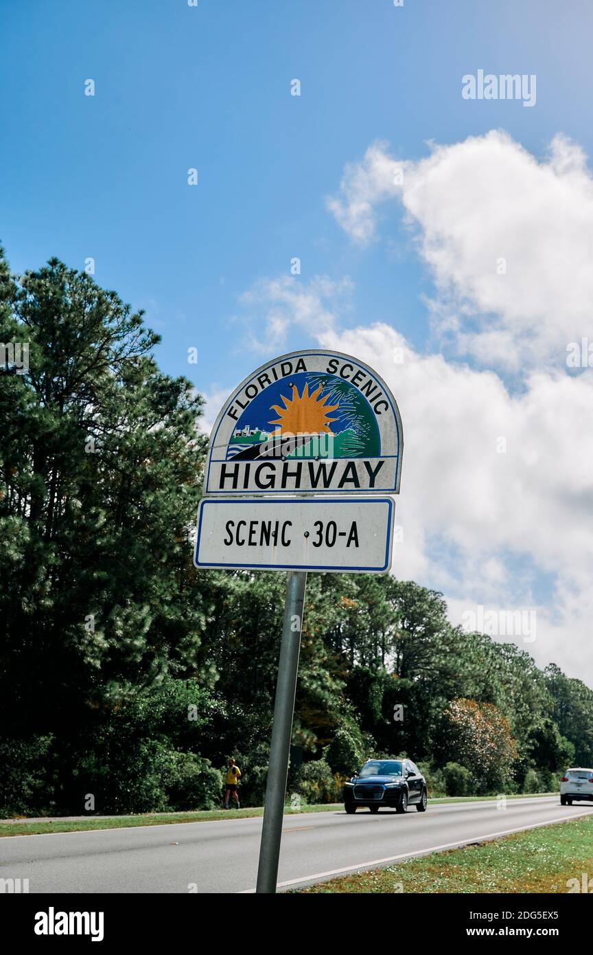 Scenic Highway 30Ein Straßenschild, das eine malerische Straße entlang der Golfküste im Florida Panhandle in South Walton County bezeichnet, Stockfoto