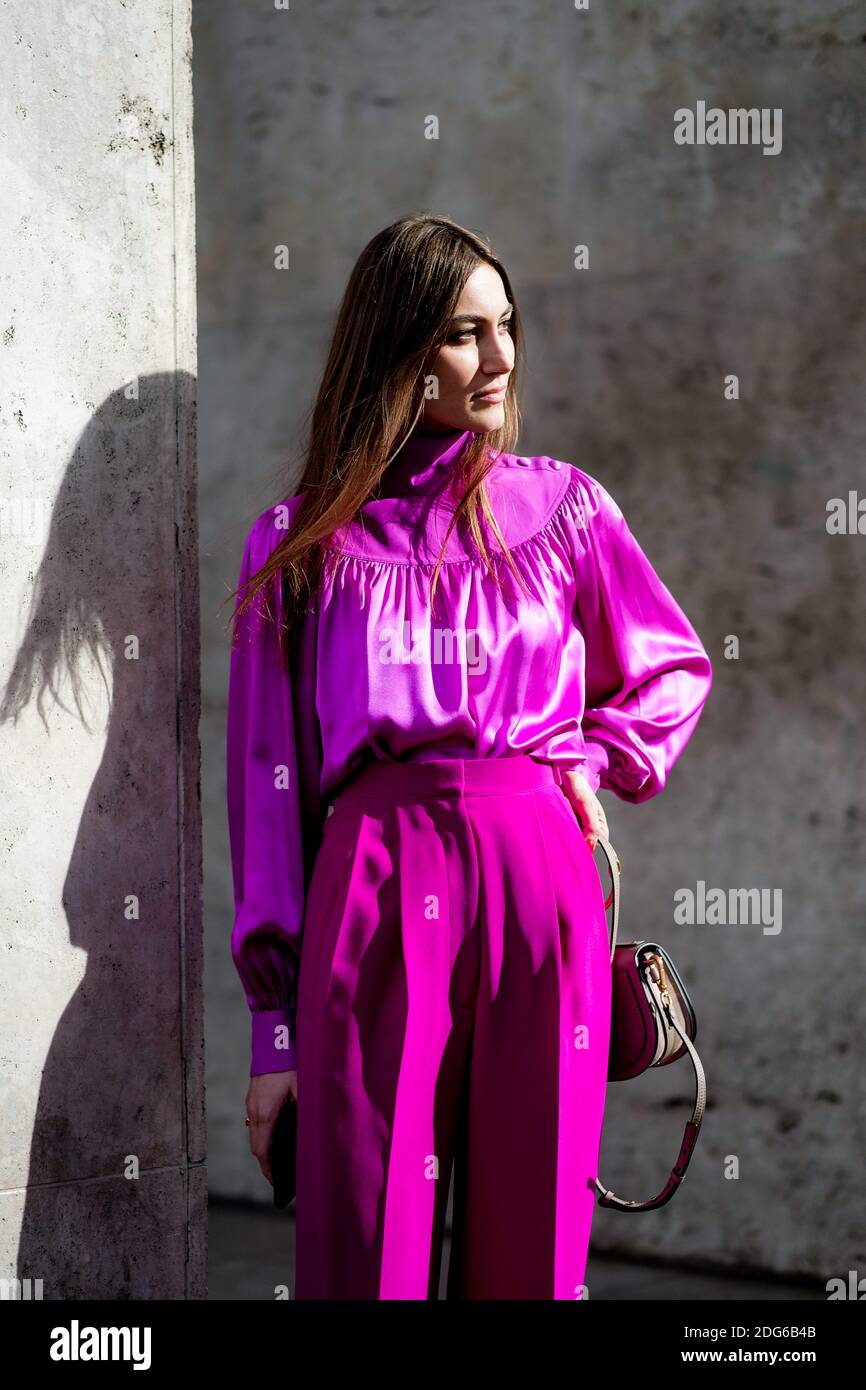 Street style, Giorgia Tordini Ankunft in Paco Rabanne Herbst-Winter 2017-2018 Show im Musee d'Art Moderne, in Paris, Frankreich, am 2. März 2017. Foto von Marie-Paola Bertrand-Hillion/ABACAPRESS.COM Stockfoto