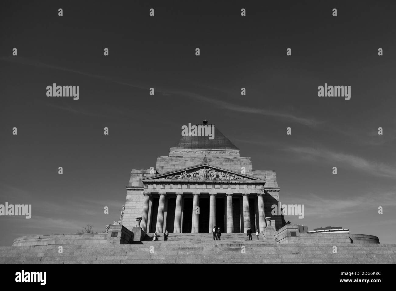 Melbourne, Australien, 31. Juli 2020. Der Schrein des Gedenkens war am Freitagmorgen eine Polizeizone, als Anti-Maskenprotestierende am 31. Juli 2020 während der COVID 19 in Melbourne, Australien, eine Kundgebung abhalten sollten. Anti-Facemask-Demonstranten versammeln sich am Schrein der Erinnerung einen Tag, nachdem Victoria einen neuen Rekord in Coronavirus-Fällen sieht.Quelle: Dave Hewison/Alamy Live News Stockfoto