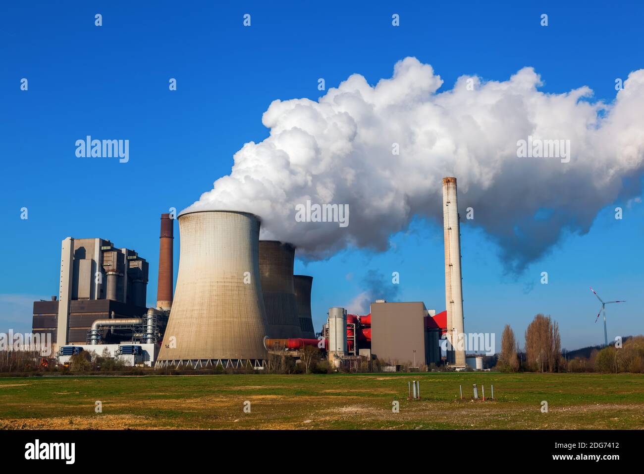 Kraftwerk mit fossilen Brennstoffen Stockfoto