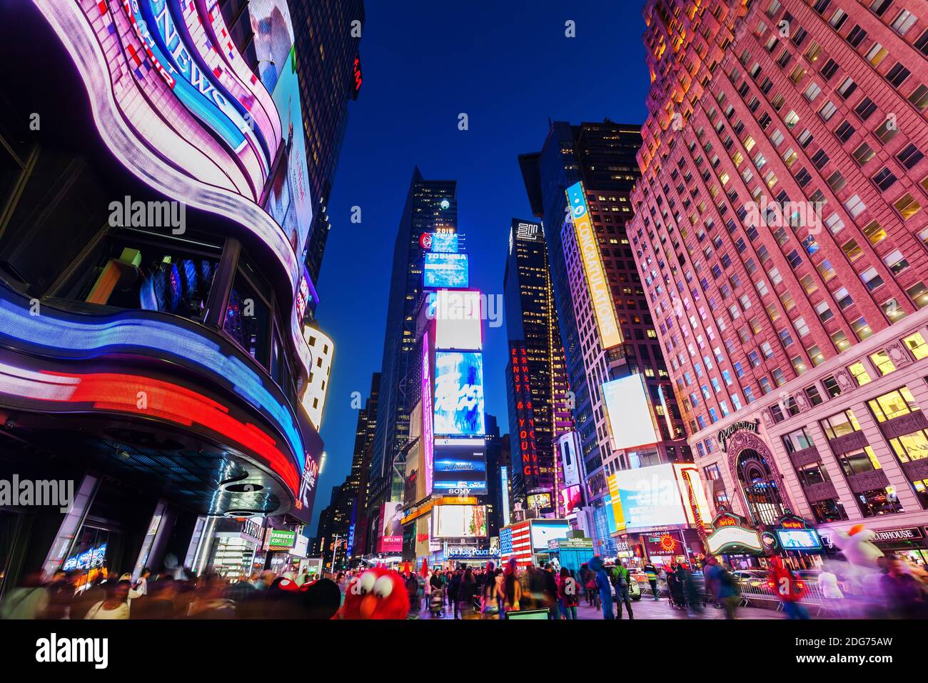 Times Square in Manhattan, NYC, bei Nacht Stockfoto