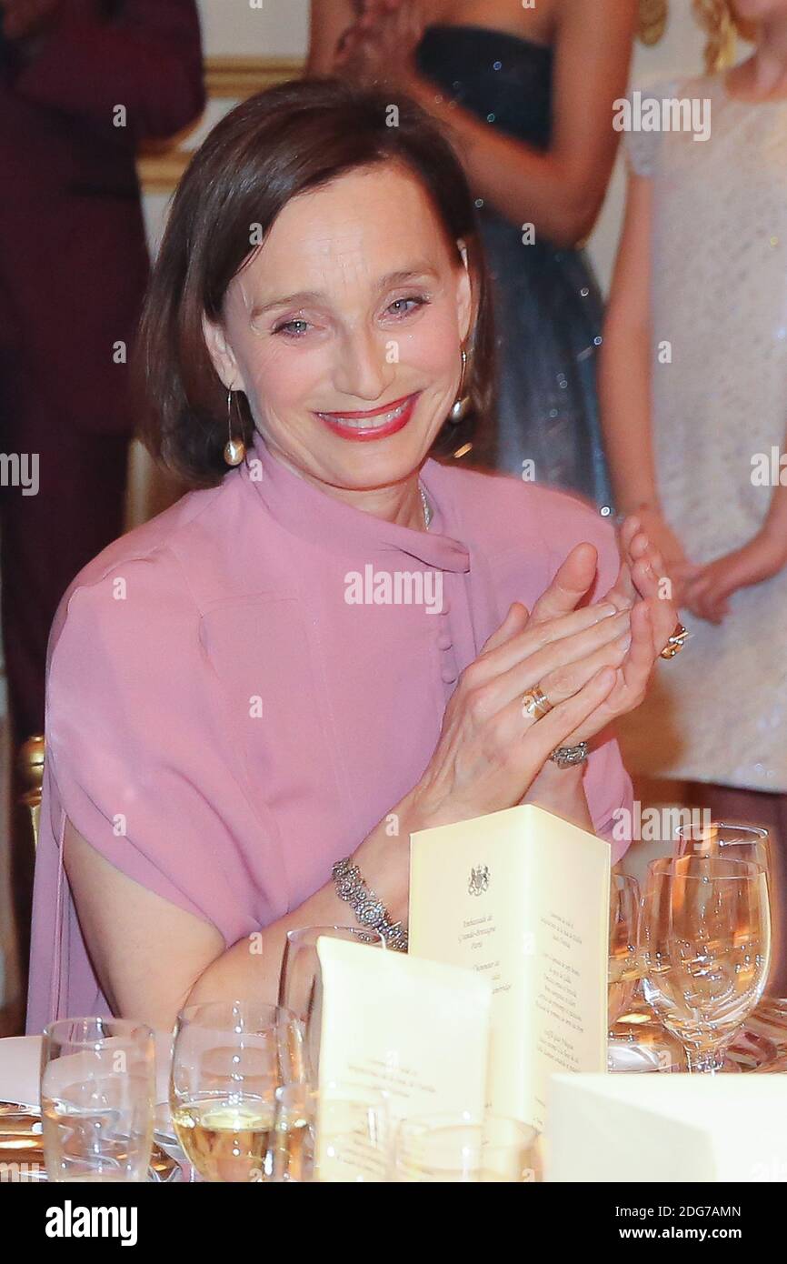 Die britische Schauspielerin Kristin Scott Thomas nimmt am 17. März 2017 an einem Dinner Teil, das vom Botschafter Ihrer Majestät in Frankreich veranstaltet wird. Foto von Laurent Vu/ Pool / ABACAPRESS.COM Stockfoto