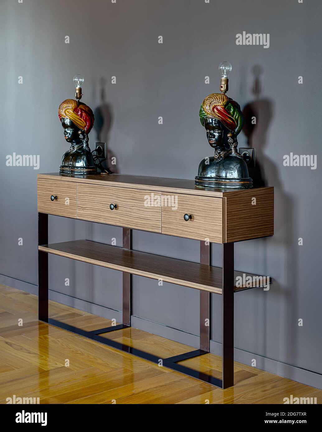 Rack mit Lampe-Skulpturen Stockfoto