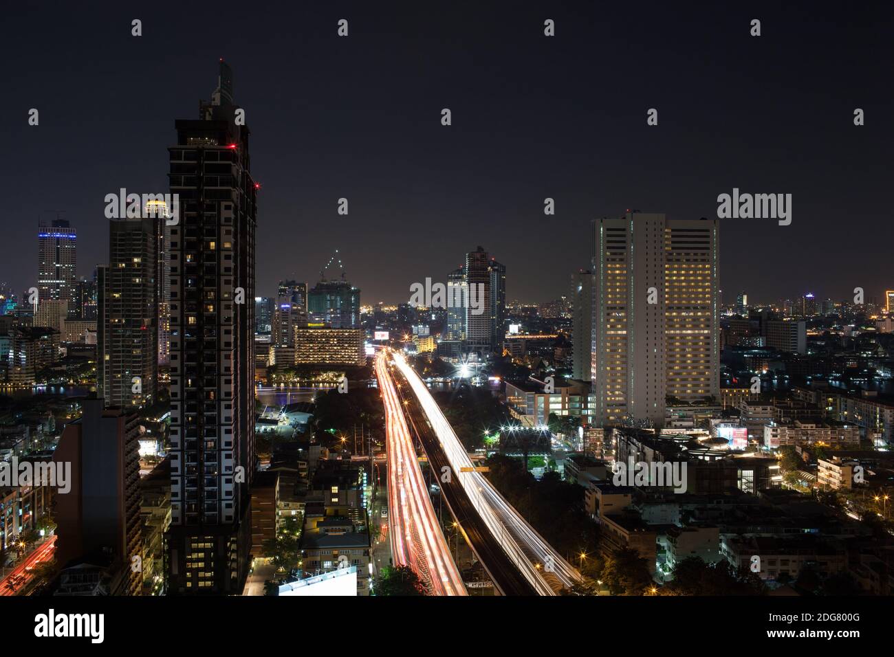 Nacht beleuchtete Bangkok, Thailand Stockfoto