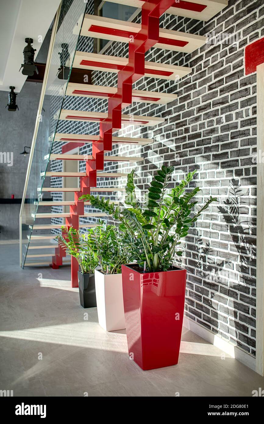 Stilvolle Treppe in modernes Interieur Stockfoto