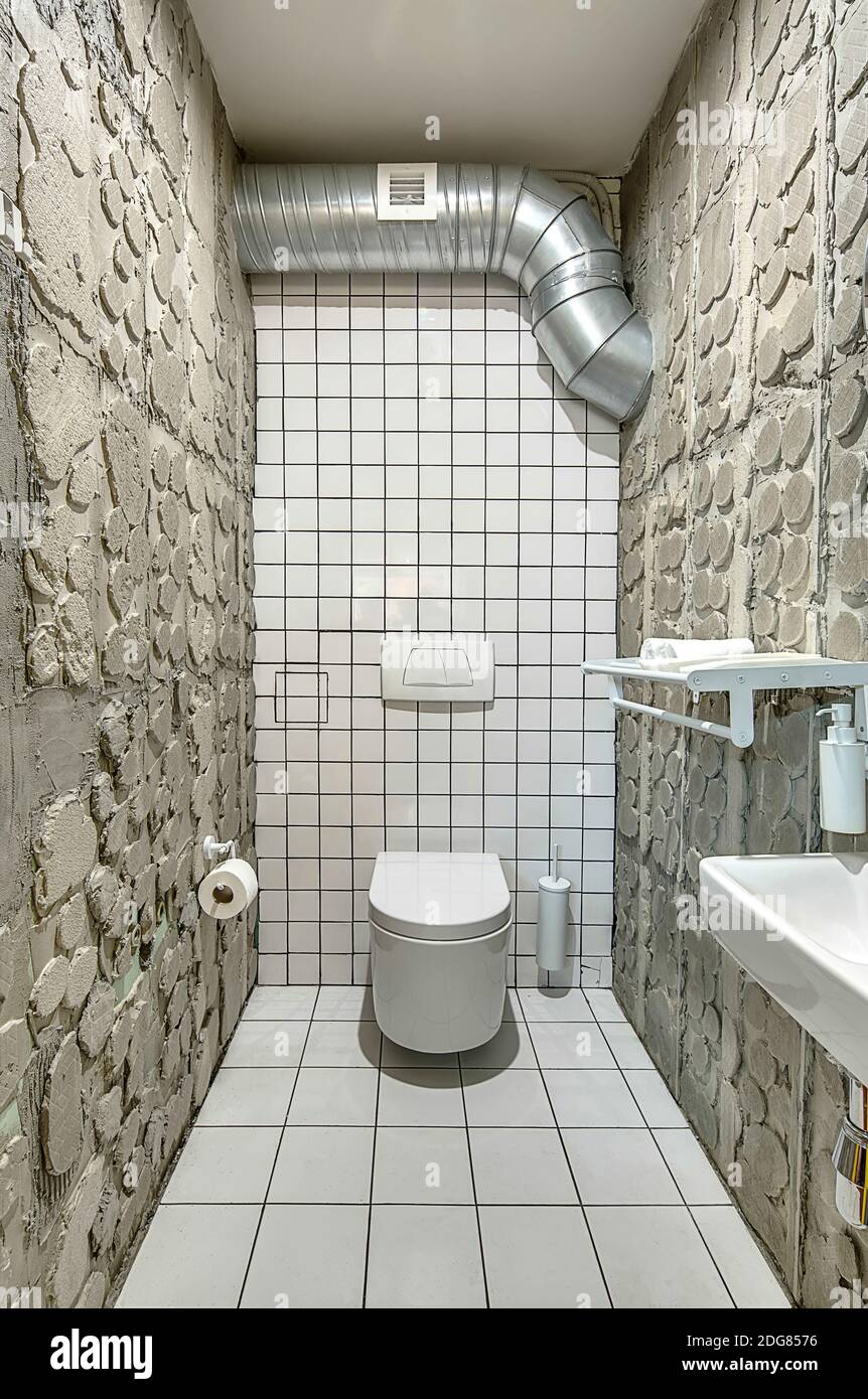 Toilette im Loftstil Stockfoto