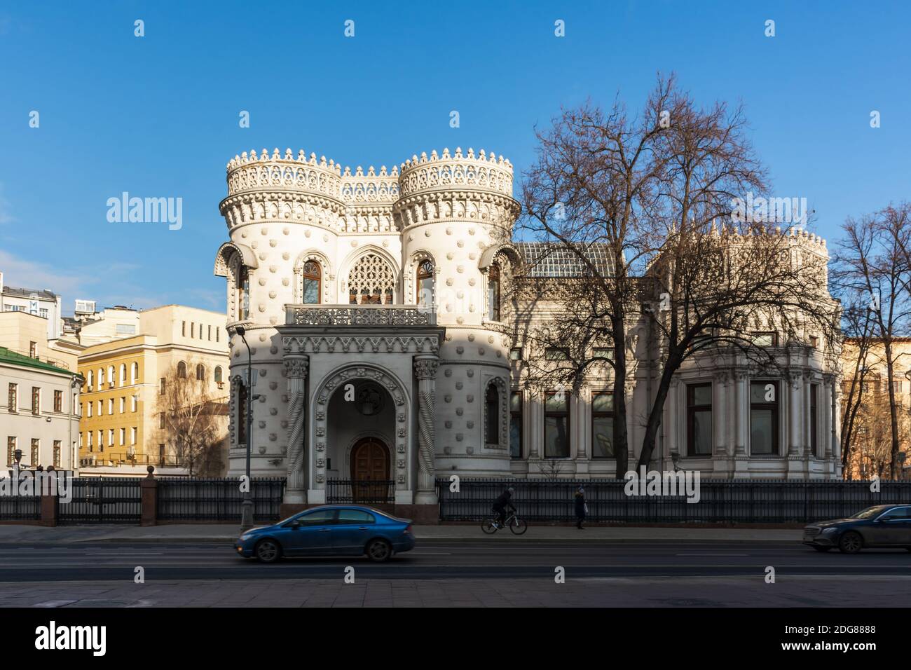 Moskau, Russland 08. Februar 2019.das Herrenhaus des Kaufmanns Arseni Morosow auf der Straße 16 Wosdwischenka, gebaut im 19. Jahrhundert.das Haus der Empfänge des Gow Stockfoto