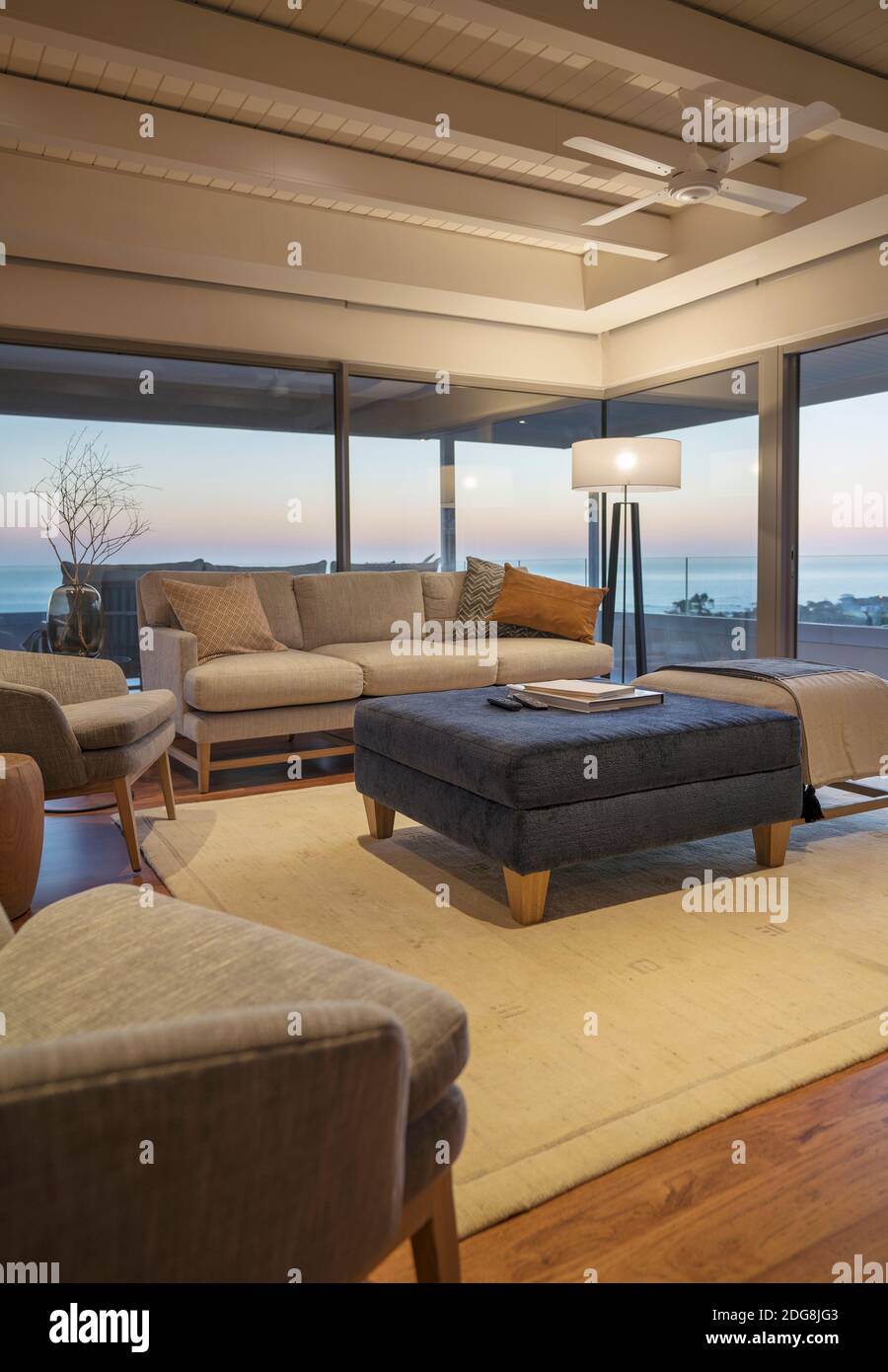 Luxus Haus Schaufenster Wohnzimmer Innenausstattung Stockfoto
