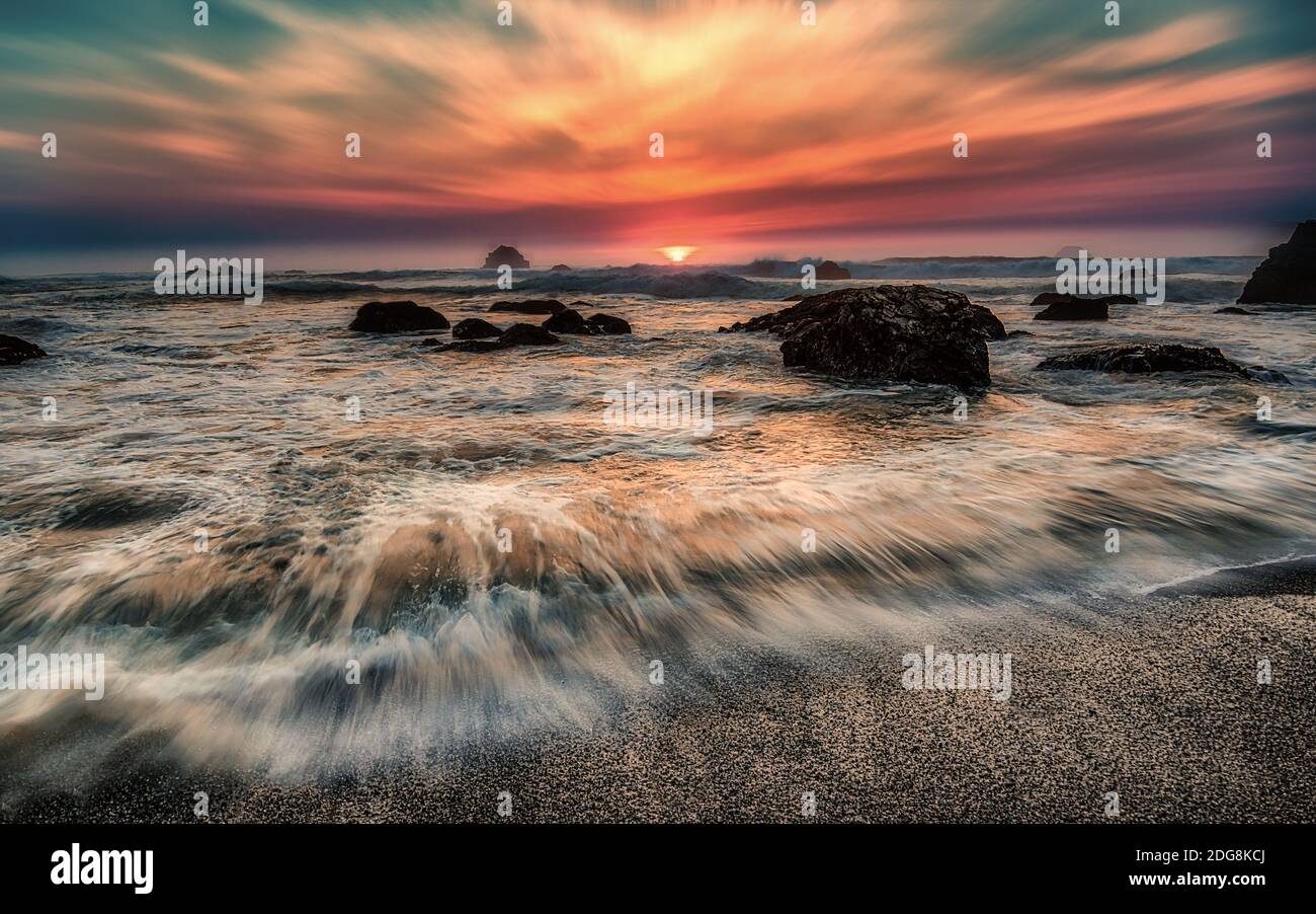 Felsigen Strand Landschaft bei Sonnenuntergang Stockfoto