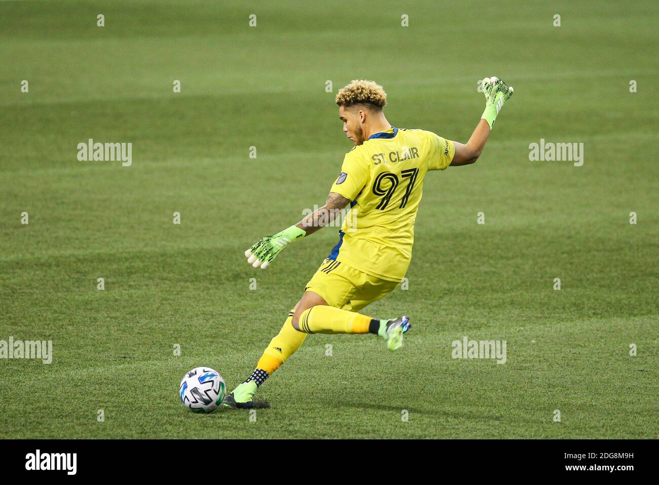 Minnesota United Torwart Dayne St. Clair (97) tritt den Ball in der zweiten Hälfte des MLS Western Conference Finals gegen die Seattle Sounde Stockfoto