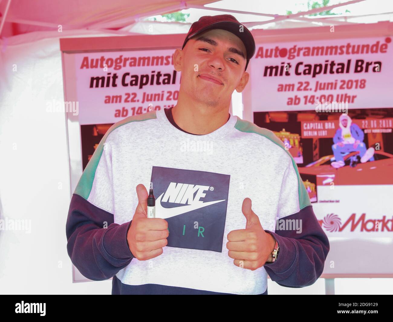 Wie Alt Ist Capital Bra Capital bra -Fotos und -Bildmaterial in hoher Auflösung – Alamy