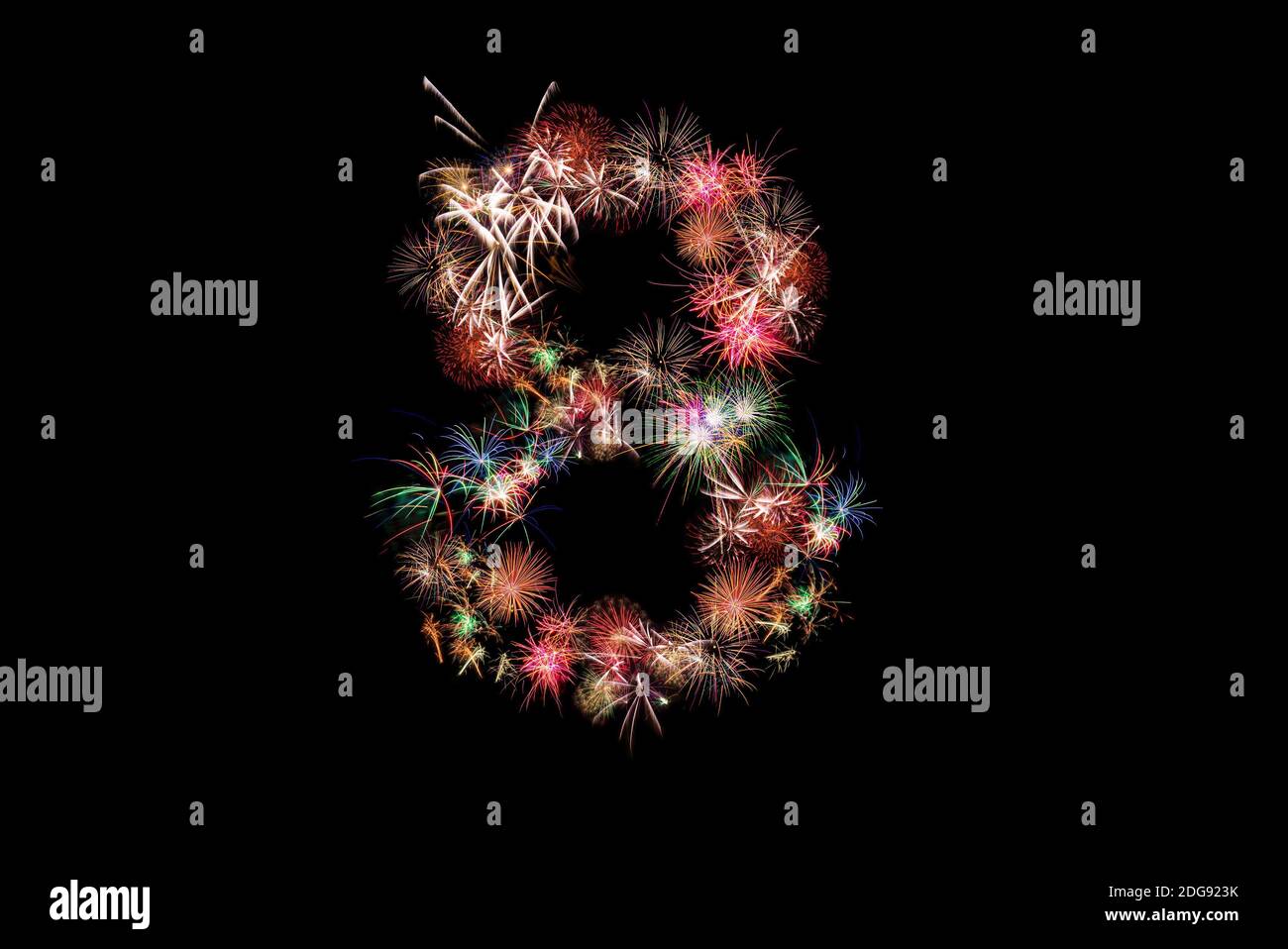 Nummer 8. Zahlenalphabet aus echtem Feuerwerk. Siehe andere Zahlen in meinem Portfolio. Stockfoto