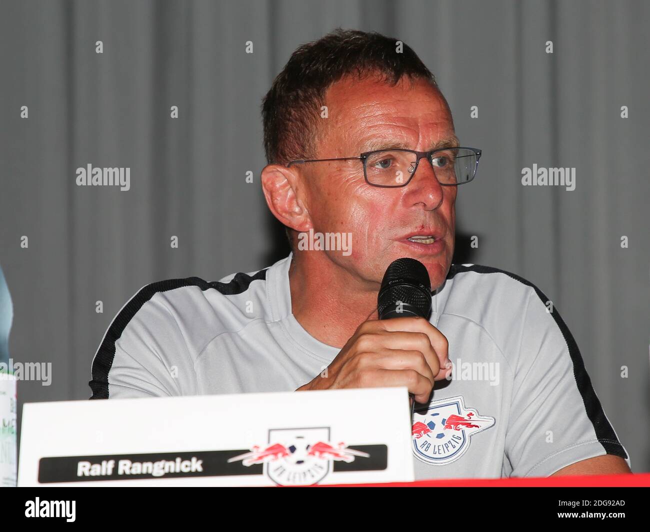 Sportdirektor rb leipzig -Fotos und -Bildmaterial in hoher Auflösung ...