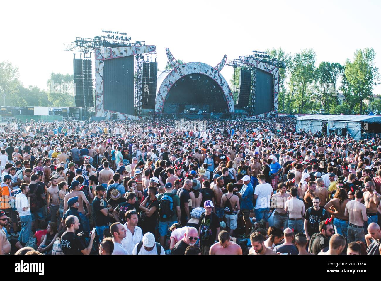 Fans der australischen Rockband AC/DC, die das Konzert „Rock or Bust ...