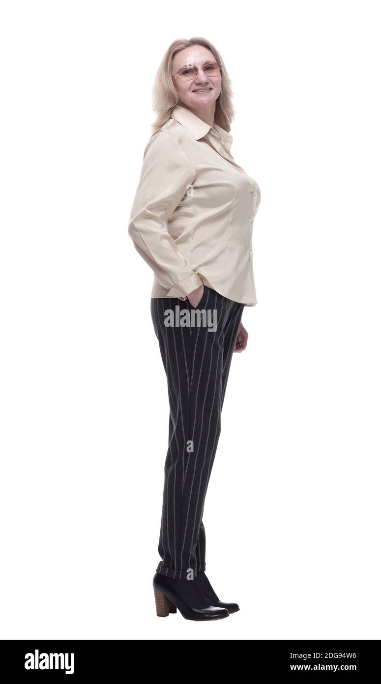 Lächelnde Frau in gestreiften Hosen, die dich anschaut Stockfoto