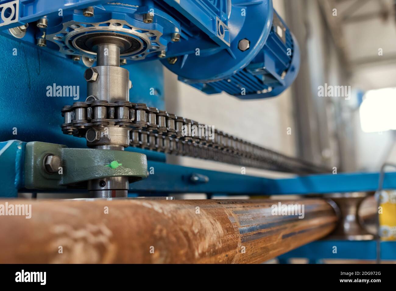 Teile und Baugruppen der neuen industriellen Rohrbiegemaschine Stockfoto