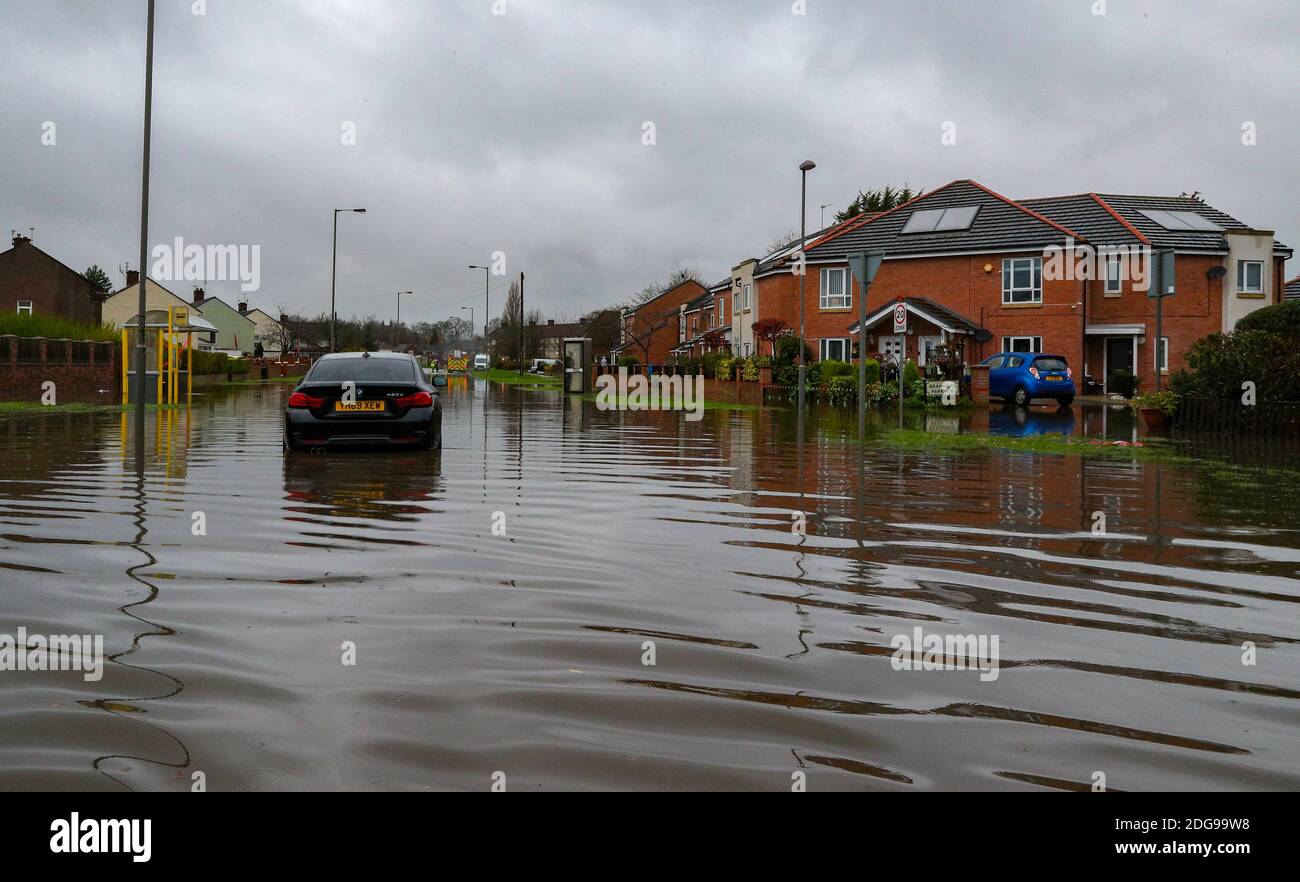 Starke Regenfälle haben in West Derby, Liverpool, zu lokalen Überschwemmungen geführt. Stockfoto