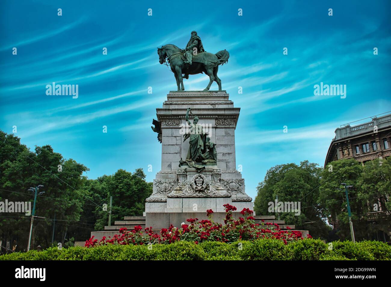 Ein riesiges Giuseppe Garibaldi Denkmal, Monumento a Giuseppe Garibaldi vor dem Castello Sforza, Castello Sforzesco in Mailand Stockfoto