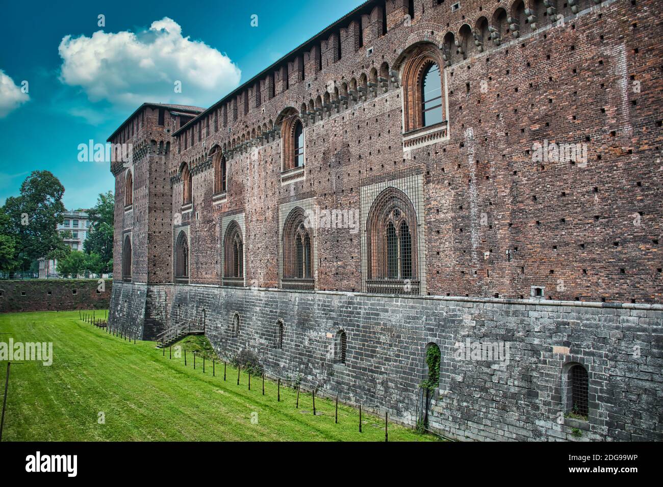 Riesige Mauern des prächtigen Castello Sforza , Castello Sforzesco in Mailand, Italien Stockfoto