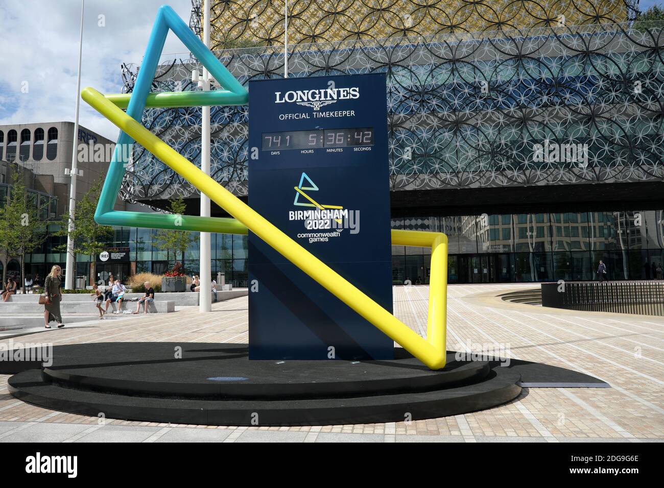 2022 Countdown-Uhr Für Commonwealth Games Vor Der New Birmingham Library Hundertjahrfeier Square Birmingham City Centre Birmingham England Großbritannien Stockfoto