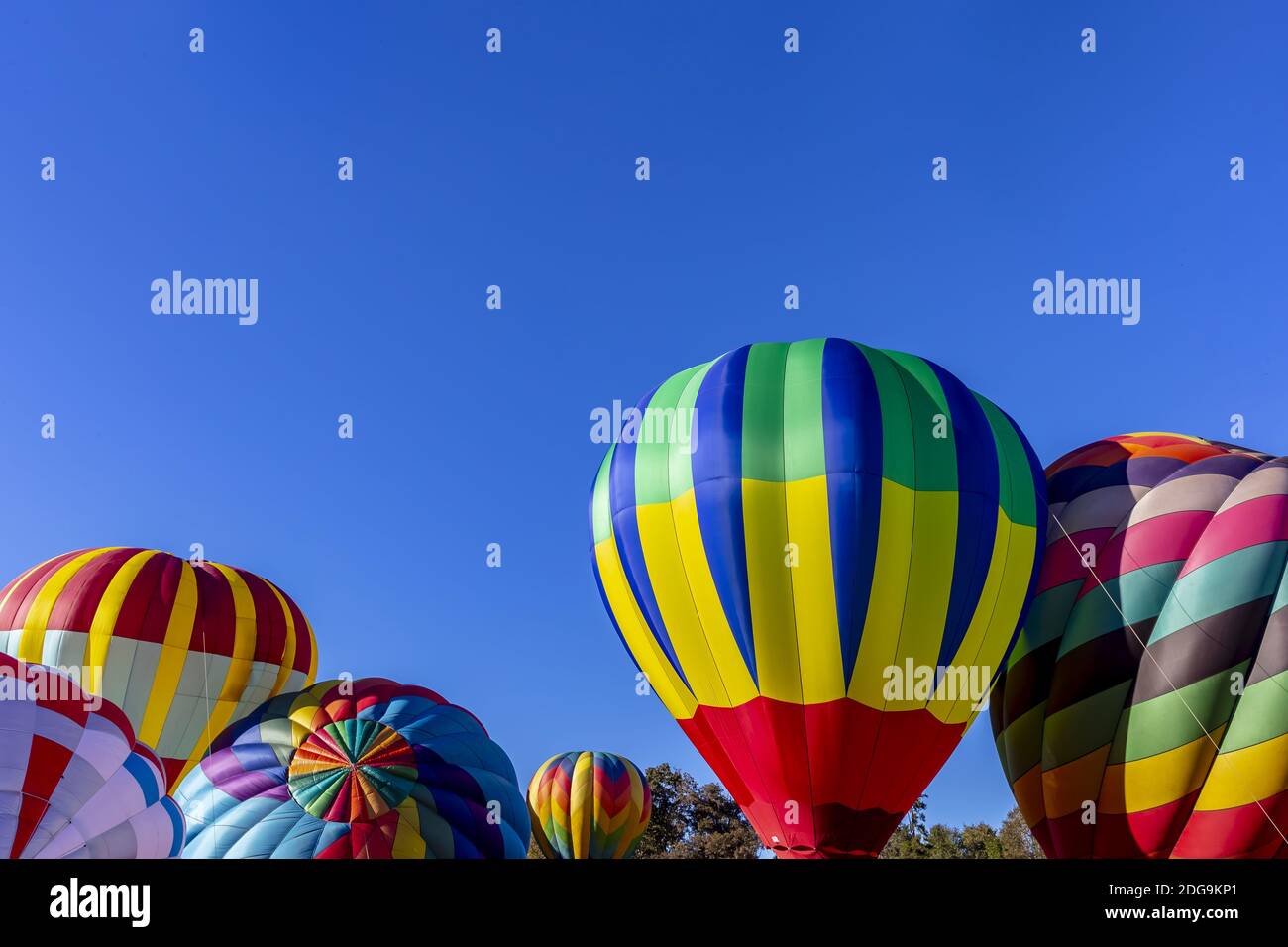 Ein Heißluftballonstart bei EINEM lokalen Festival Stockfoto