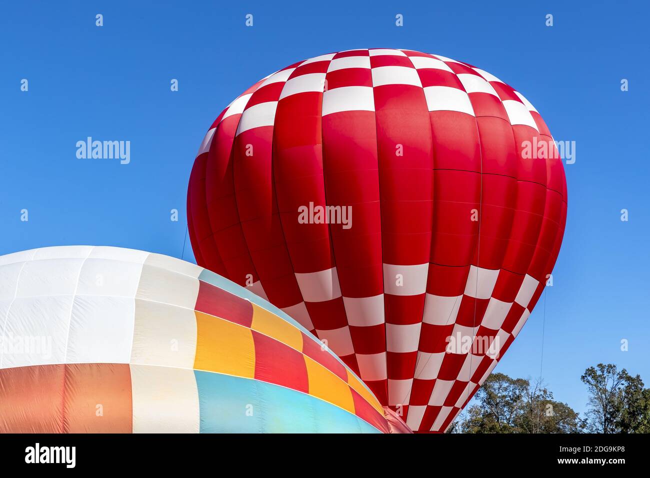 Ein Heißluftballonstart bei EINEM lokalen Festival Stockfoto