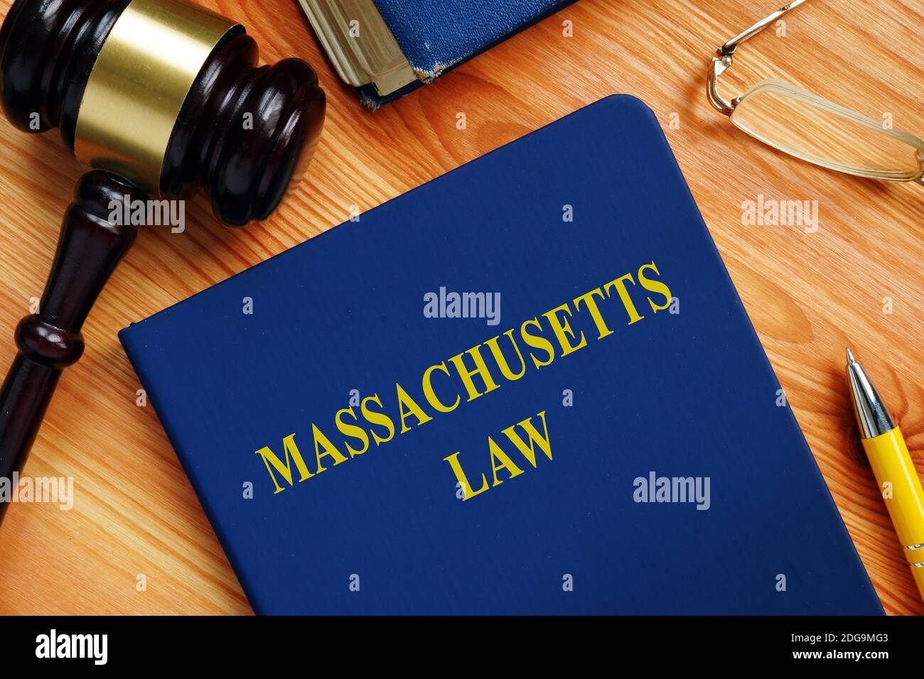 Staat Massachusetts Gesetz auf dem Schreibtisch im Gericht. Stockfoto