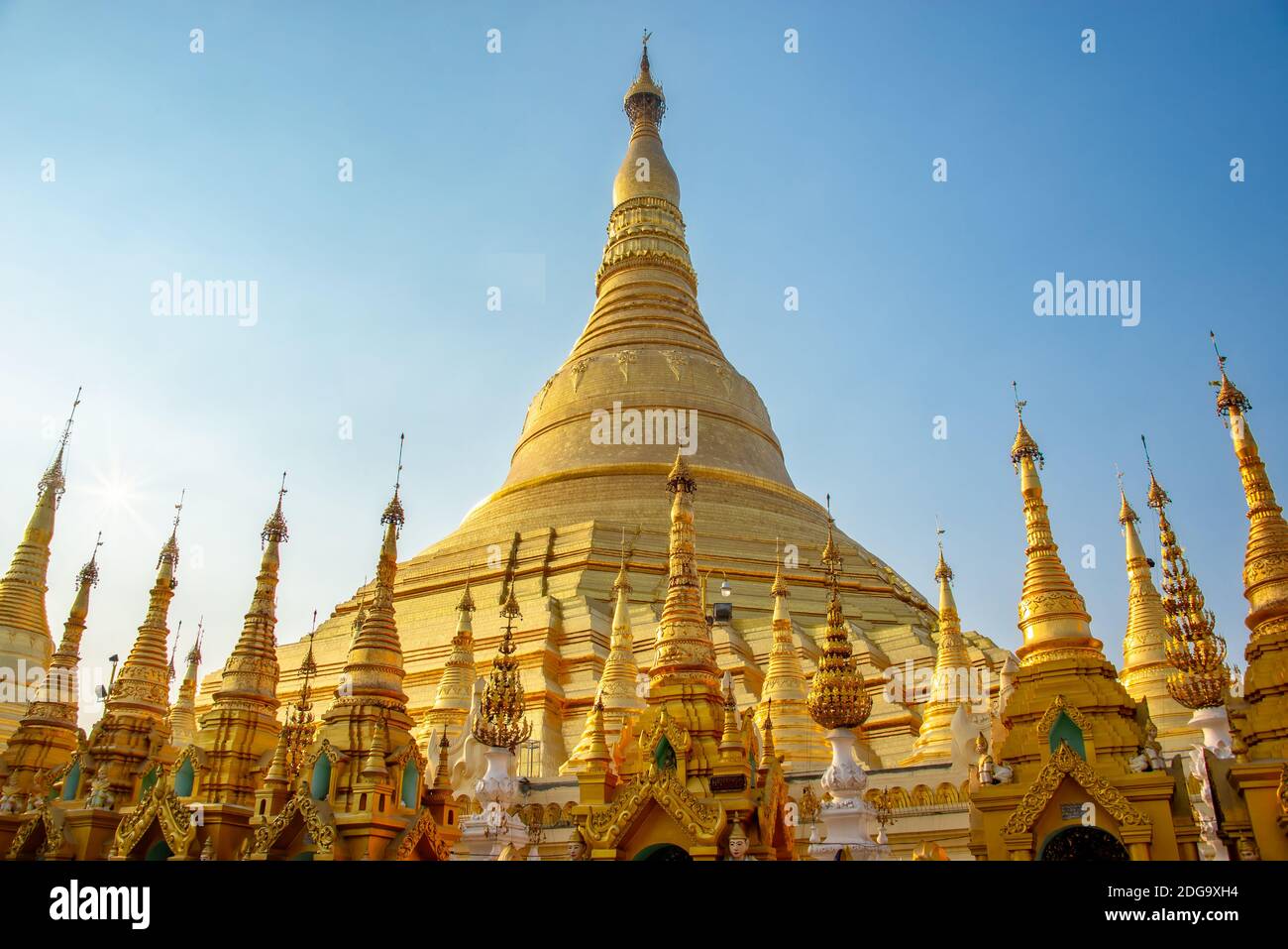 Goldene Hauptstupa der Shwedagon Pagode, in Yangon Burma Myanmar Stockfoto