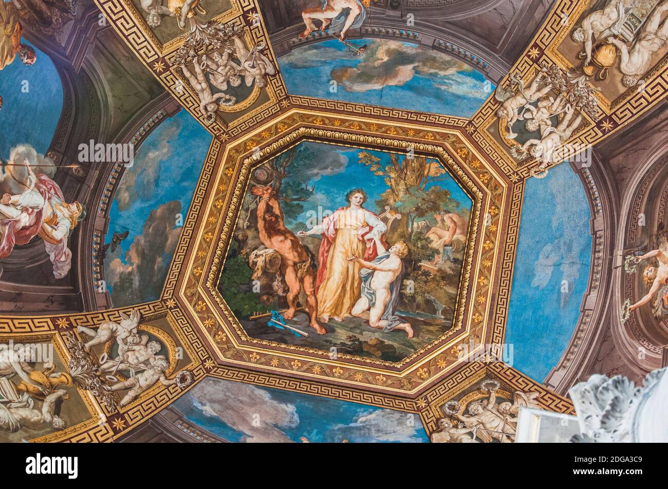 Eine Decke mit Gemälden im Vatikanischen Museum Stockfoto