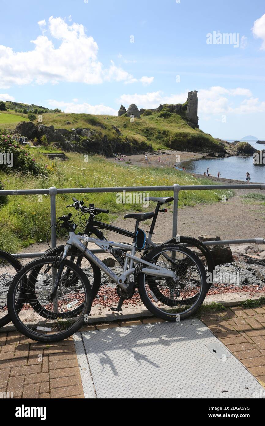 Dunure Castle, Dunure, Ayrshire, Schottland, Großbritannien. Dunure war der alte Sitz der Kennedy-Familie, traditionell Herren von Carrick und schließlich Earls of Cassillis. Stockfoto