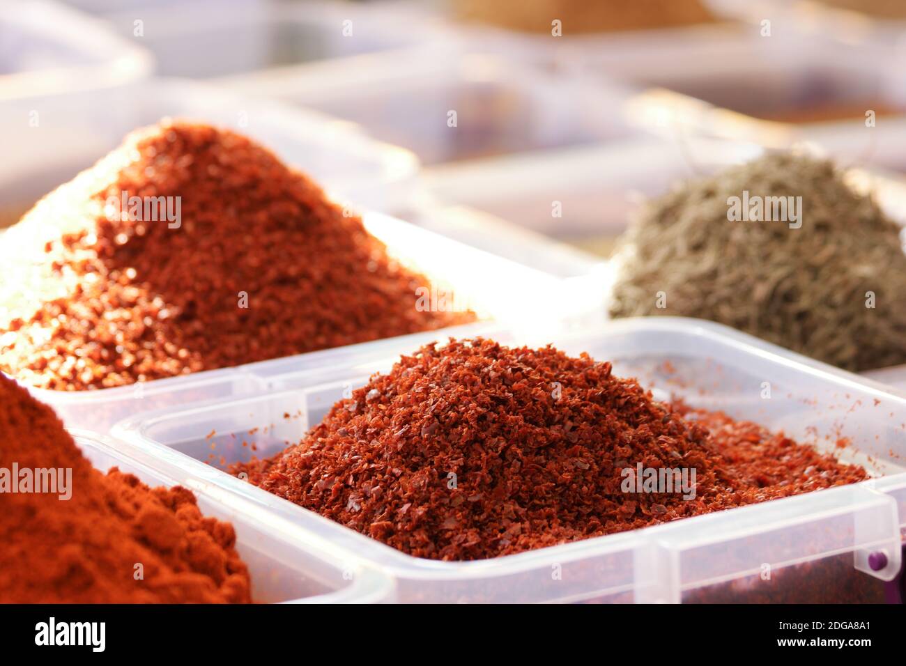 Gewürze auf dem traditionellen türkischen Basar. Stockfoto