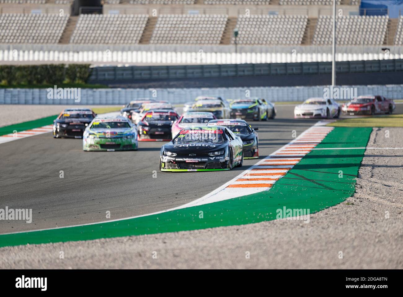 Alon Tag der PK Carsport während der Nascar Whelen Valencia Rennen.die NASCAR Whelen Euro Series wurde im Jahr 2008 gegründet und gründete die NASCAR offiziellen European Series im Januar 2012 dank einer langfristigen Partnerschaft mit NASCAR (National Association for Stock Car Auto Racing) unterzeichnet. Die europäische NASCAR feiert ihren einzigen Termin in Spanien auf dem Circuit Ricardo Tormo in Cheste, Valencia. Stockfoto