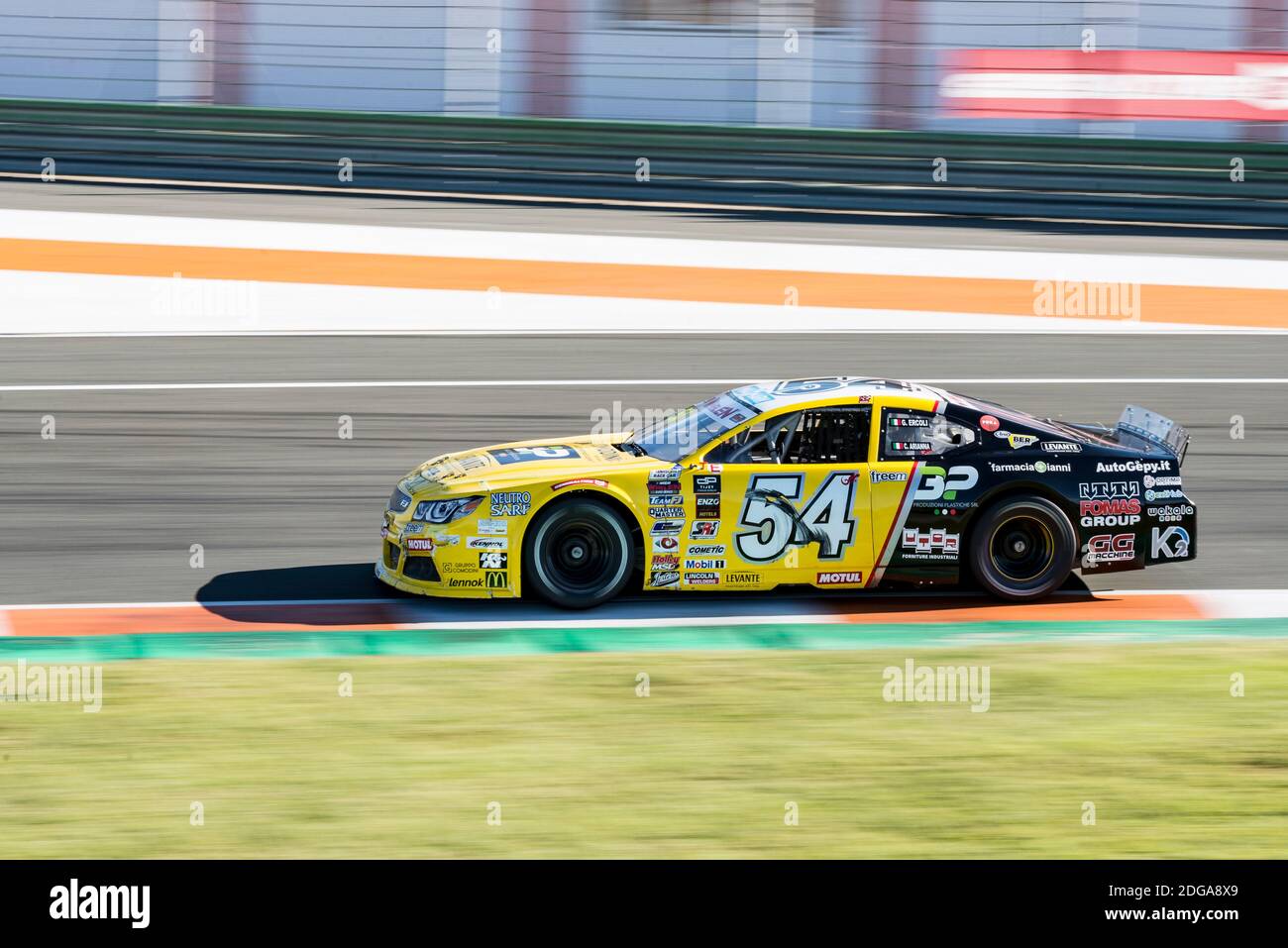 Ercoli Gianmarco von CAAL Racing während der Nascar Whelen Valencia Rennen.die NASCAR Whelen Euro Series wurde 2008 gegründet und gründete die NASCAR offiziellen European Series im Januar 2012 dank einer langfristigen Partnerschaft mit NASCAR (National Association for Stock Car Auto Racing) unterzeichnet. Die europäische NASCAR feiert ihren einzigen Termin in Spanien auf dem Circuit Ricardo Tormo in Cheste, Valencia. Stockfoto