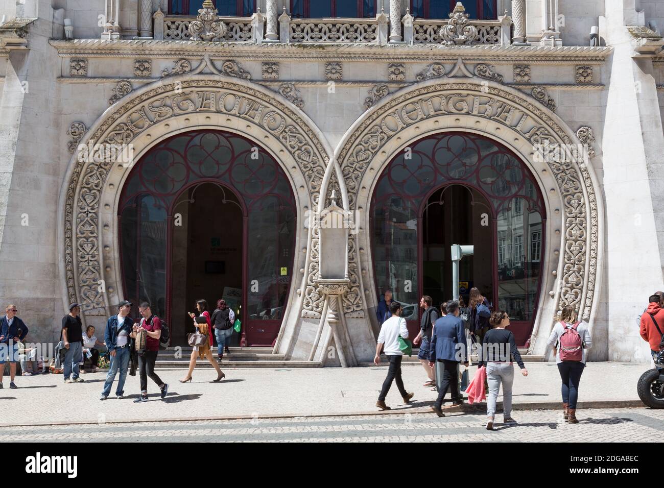 Lissabon, Portugal - 10. Mai 2018: Eingangsportale zum Bahnhof Rossio Stockfoto