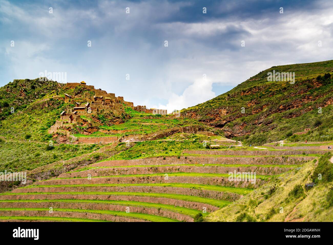 Ruinen der Inka-Zitadelle auf dem Berg bei den Sacres Tal der Inka in Pisac Stockfoto