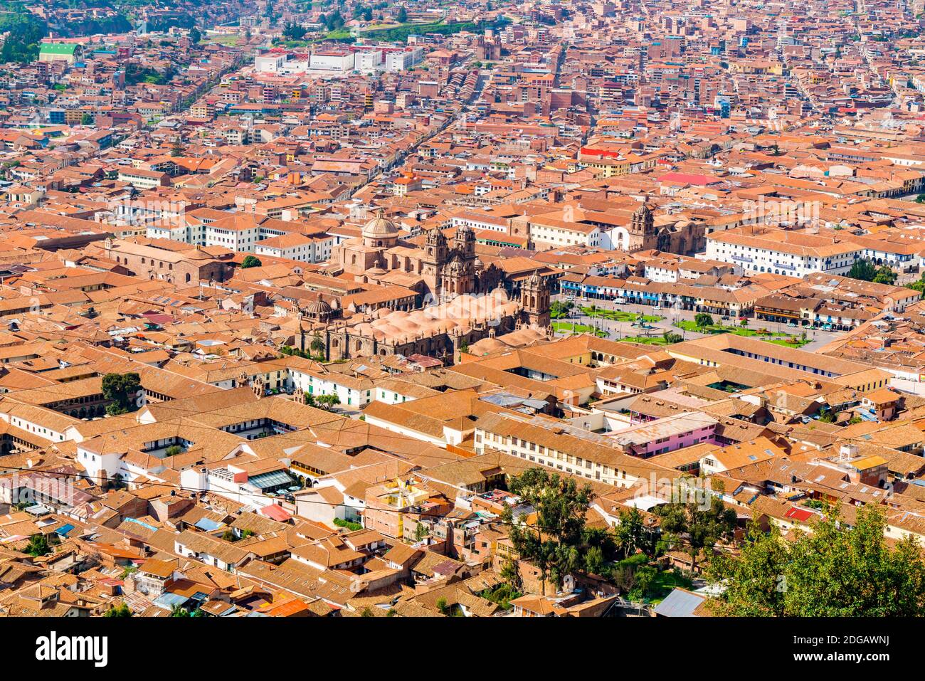 Stadtbild von Cusco in Peru mit der Kathedrale von Santo Domingo, der Kathedrale Basilika der Annahme Stockfoto